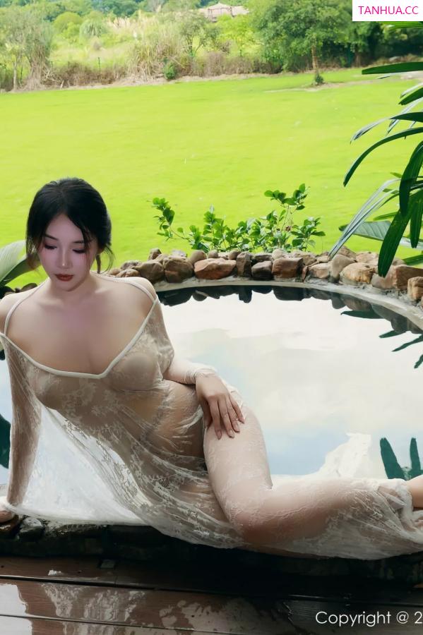   [XiuRen]高清写真图 2025.07.11 No.10538 南乔 绿色旗袍第48张图片